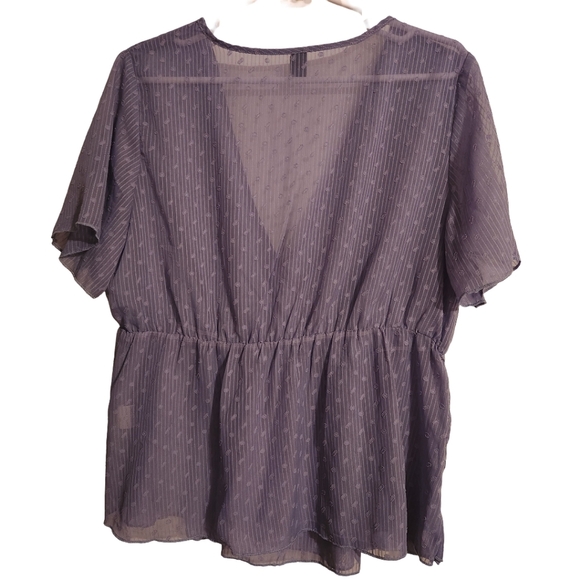 Shein Curve Blouse - Picture 2 of 4